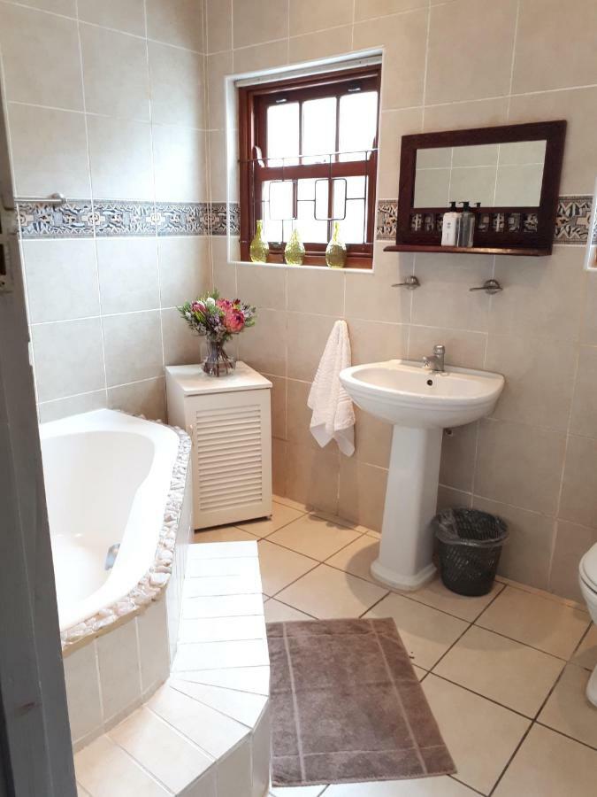 Knysna N2 Lodge Buitenkant foto
